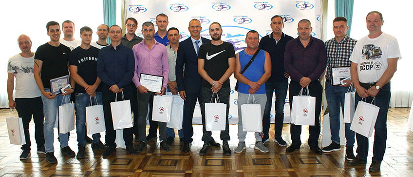 Серебро из Уфы получил слесарь-инструментальщик цеха №65 АО «АПЗ» Евгений Филатов 1 Серебро из Уфы получил слесарь-инструментальщик цеха №65 АО «АПЗ» Евгений Филатов 1