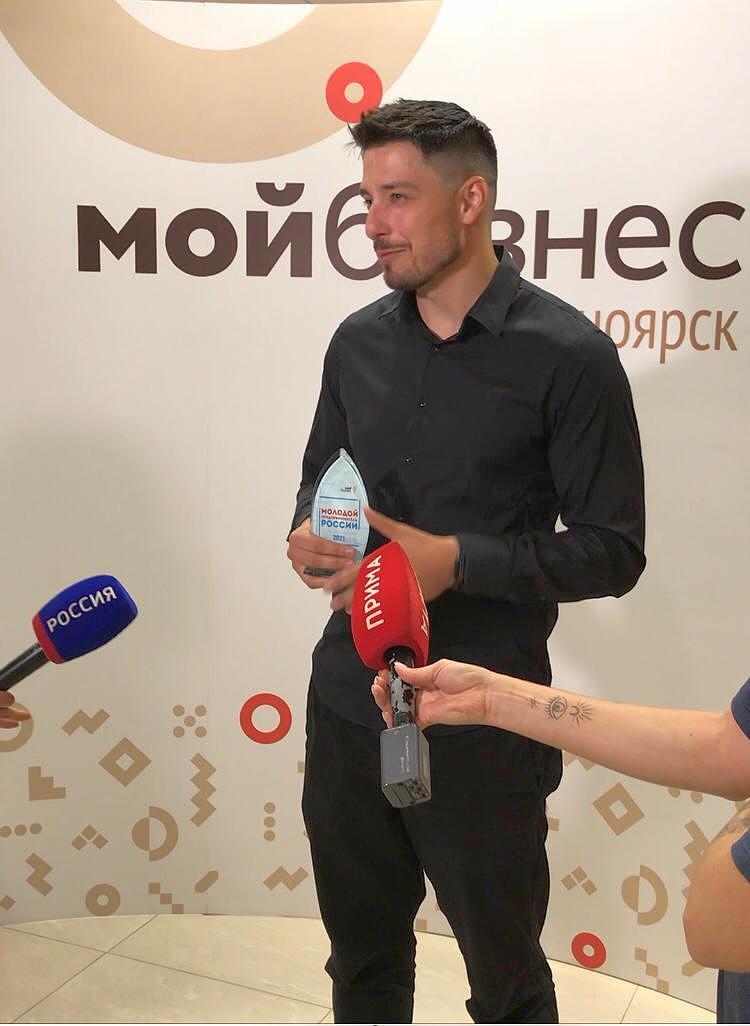 Лучших молодых предпринимателей выбрали в Красноярске
1 Лучших молодых предпринимателей выбрали в Красноярске
1