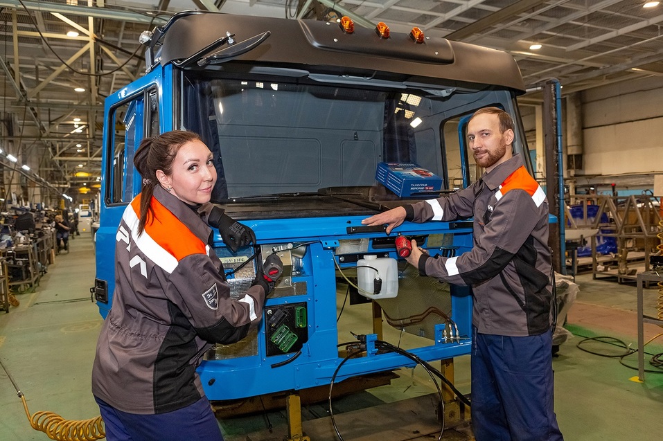 «Дипломированных специалистов много, а рабочих рук не хватает» — Павел Яковлев, АЗ «УРАЛ» 5 «Дипломированных специалистов много, а рабочих рук не хватает» — Павел Яковлев, АЗ «УРАЛ» 5