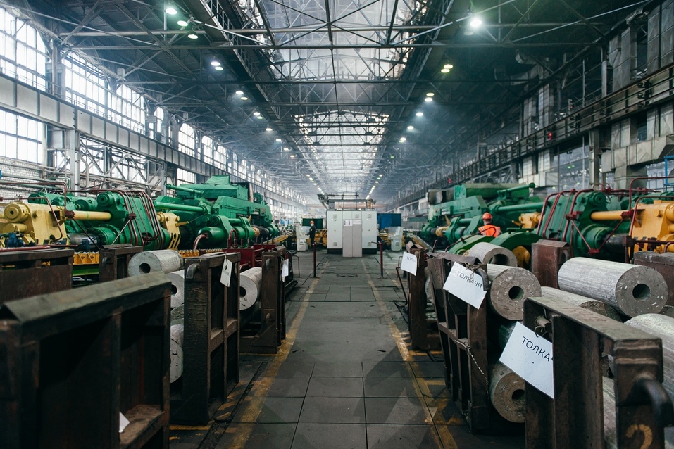 Цех завода «Бурильные трубы» Цех завода «Бурильные трубы»