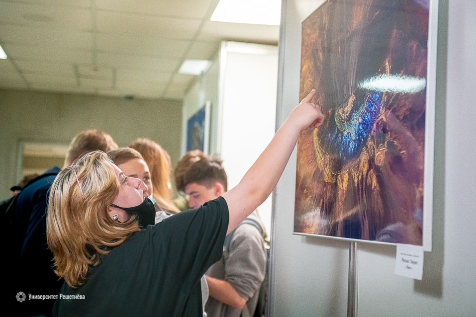 Самолет начинает двигаться, облака плывут: уникальная фотовыставка открылась в СибГУ 1 Самолет начинает двигаться, облака плывут: уникальная фотовыставка открылась в СибГУ 1