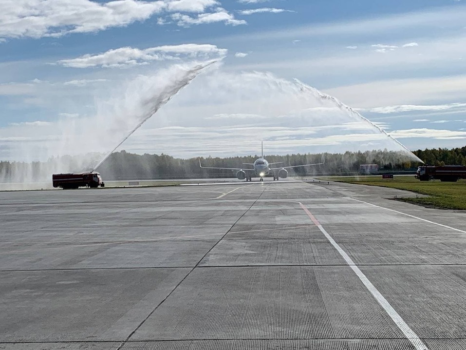 Так встречали первый рейс из Москвы Так встречали первый рейс из Москвы