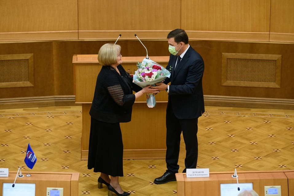 Евгений Куйвашев поздравил Людмилу Бабушкину с переизбранием на пост спикера Заксо Евгений Куйвашев поздравил Людмилу Бабушкину с переизбранием на пост спикера Заксо