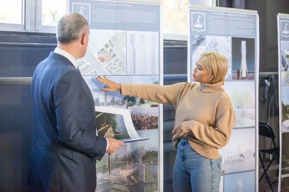 Автор проекта презентует его конкурсной комиссии Автор проекта презентует его конкурсной комиссии