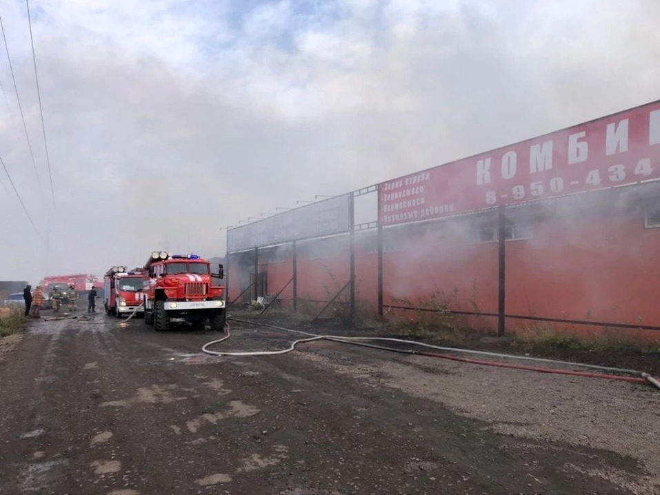 Склад с горючим горит под Красноярском
1 Склад с горючим горит под Красноярском
1