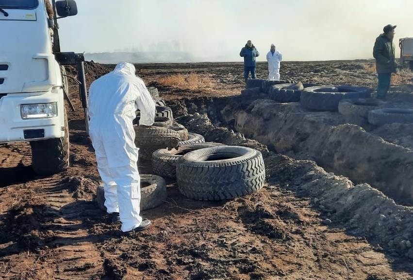 Вокруг фабрики выставлены посты