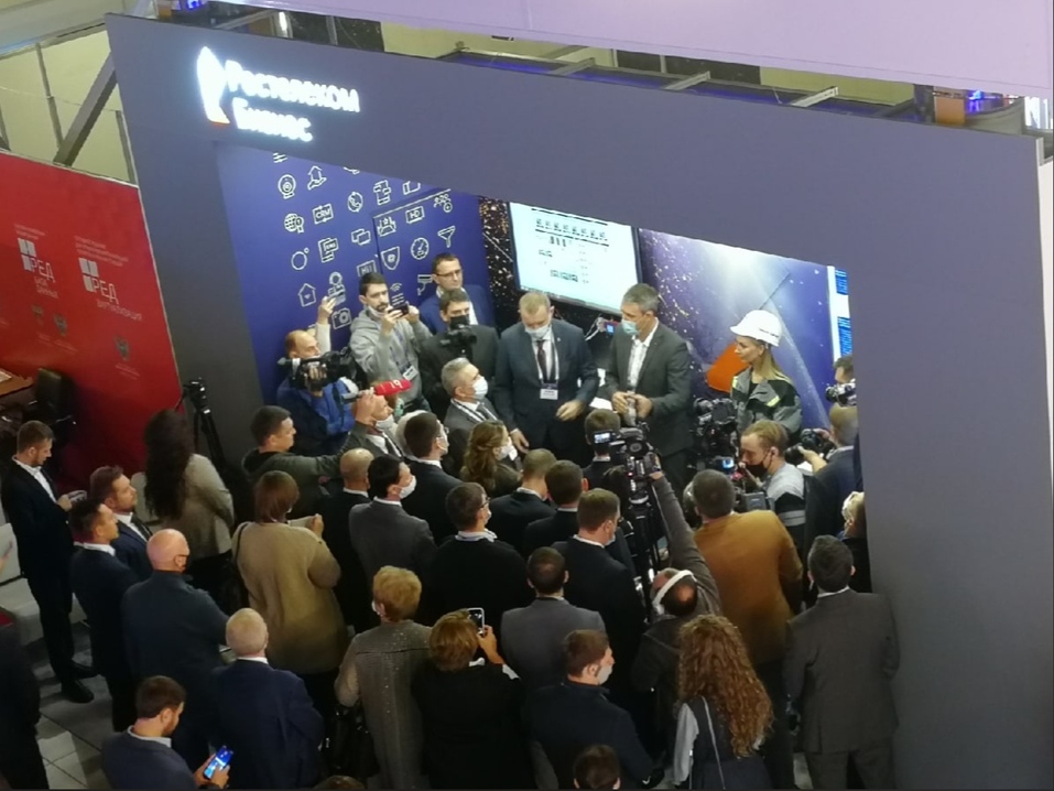 «Умная каска» и спецовка с датчиками: на Урале представили технологию «Цифровой рабочий» 4 «Умная каска» и спецовка с датчиками: на Урале представили технологию «Цифровой рабочий» 4