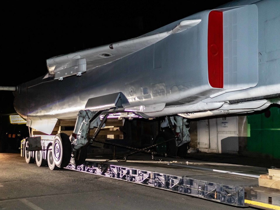 Бизнесмены-выпускники НГТУ подарили вузу самолет «СУ – 24»  4 Бизнесмены-выпускники НГТУ подарили вузу самолет «СУ – 24»  4