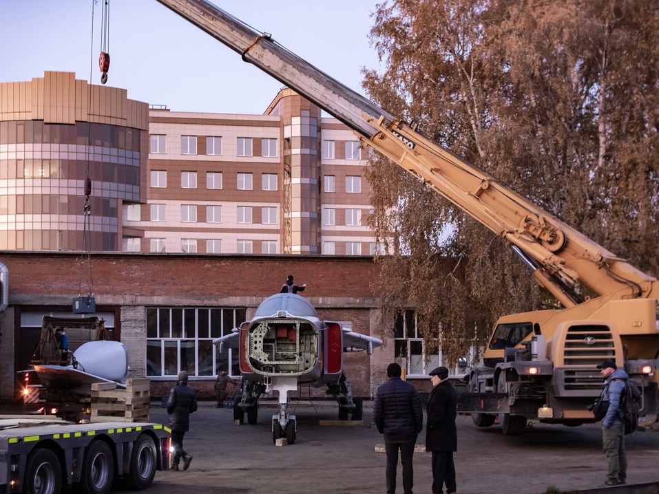 Бизнесмены-выпускники НГТУ подарили вузу самолет «СУ – 24»  20 Бизнесмены-выпускники НГТУ подарили вузу самолет «СУ – 24»  20