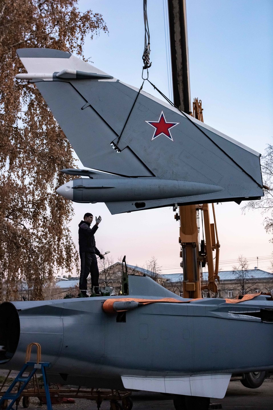 Бизнесмены-выпускники НГТУ подарили вузу самолет «СУ – 24»  24 Бизнесмены-выпускники НГТУ подарили вузу самолет «СУ – 24»  24