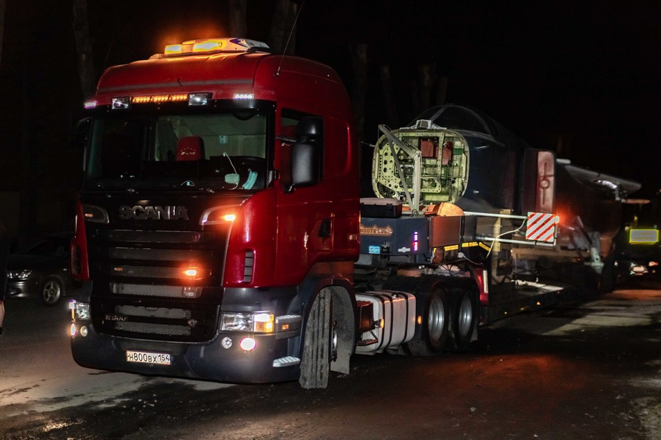 Бизнесмены-выпускники НГТУ подарили вузу самолет «СУ – 24»  6 Бизнесмены-выпускники НГТУ подарили вузу самолет «СУ – 24»  6