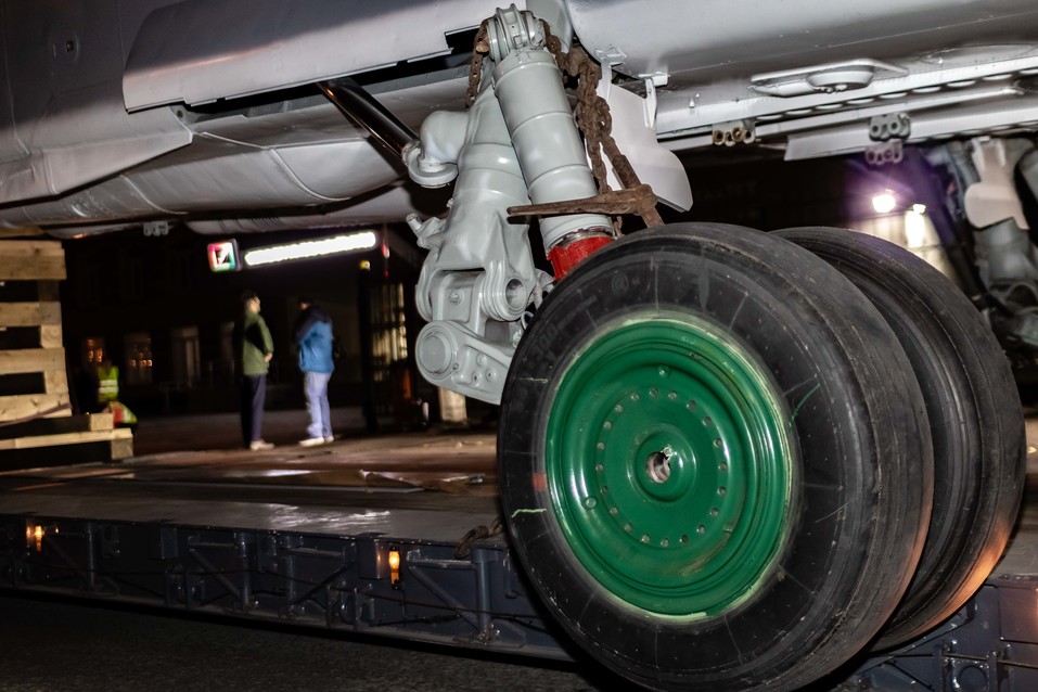 Бизнесмены-выпускники НГТУ подарили вузу самолет «СУ – 24»  10 Бизнесмены-выпускники НГТУ подарили вузу самолет «СУ – 24»  10