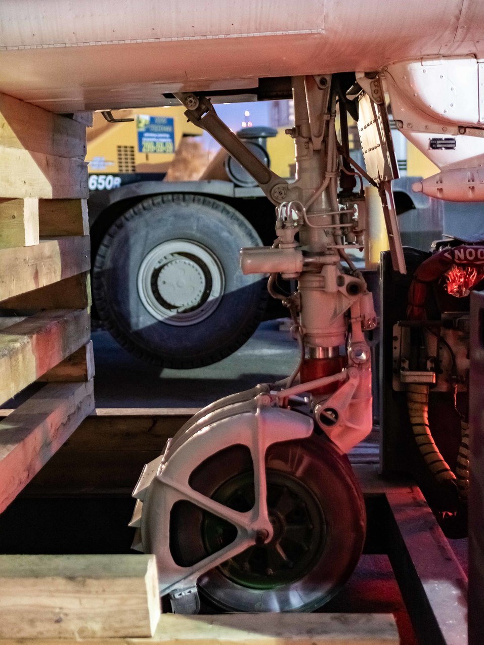 Бизнесмены-выпускники НГТУ подарили вузу самолет «СУ – 24»  16 Бизнесмены-выпускники НГТУ подарили вузу самолет «СУ – 24»  16