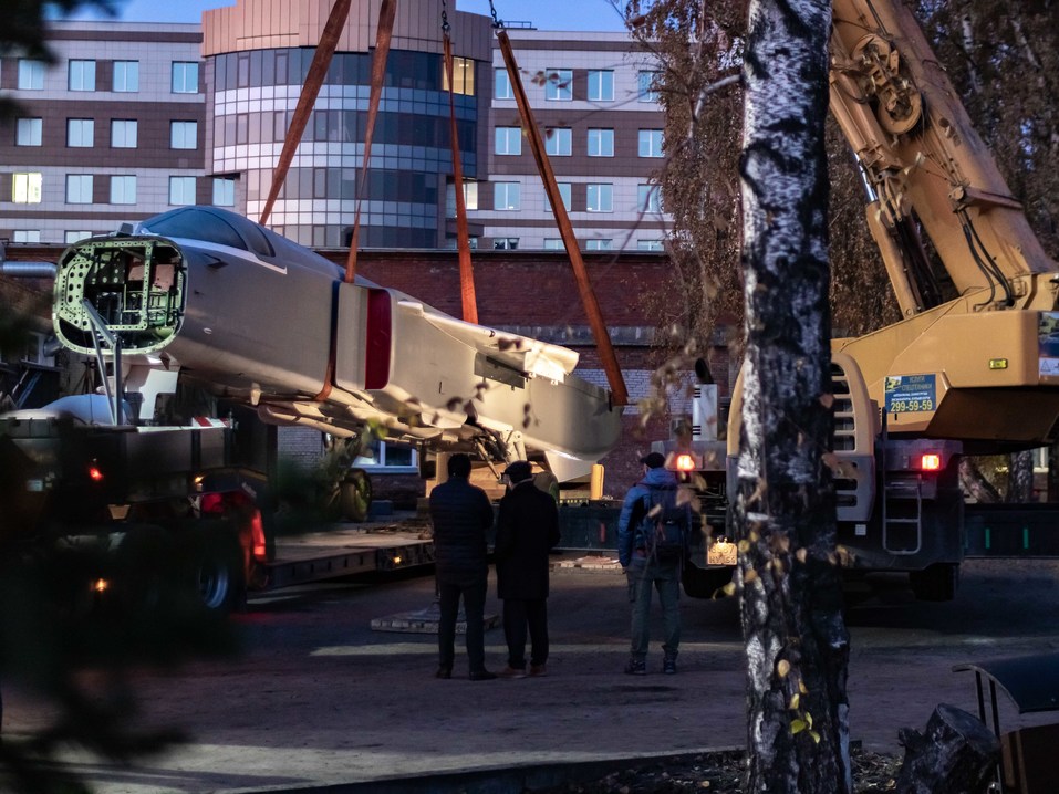 Бизнесмены-выпускники НГТУ подарили вузу самолет «СУ – 24»  18 Бизнесмены-выпускники НГТУ подарили вузу самолет «СУ – 24»  18