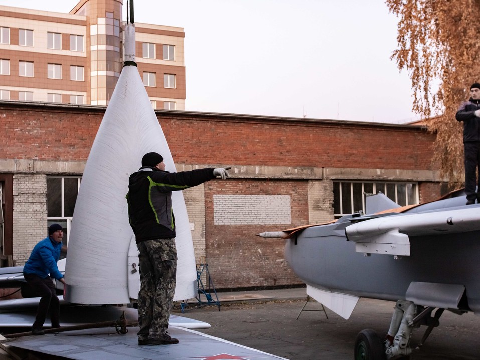 Бизнесмены-выпускники НГТУ подарили вузу самолет «СУ – 24»  21 Бизнесмены-выпускники НГТУ подарили вузу самолет «СУ – 24»  21