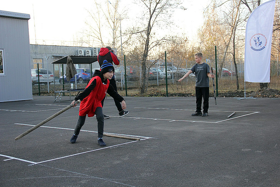В Красноярске появилась площадка для игры в городки 1 В Красноярске появилась площадка для игры в городки 1