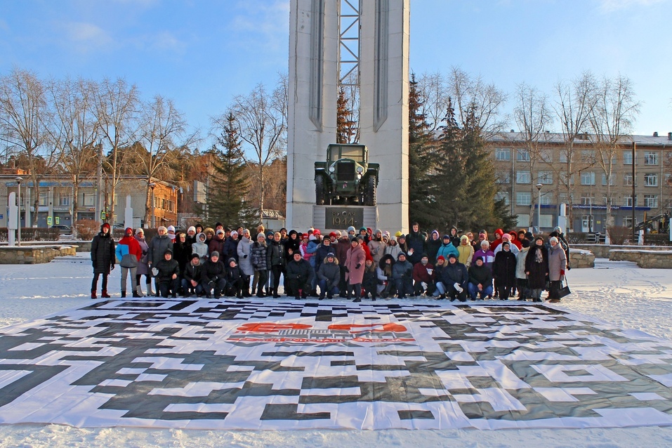В Челябинской области главную площадь города пометили гигантским QR-кодом 2 В Челябинской области главную площадь города пометили гигантским QR-кодом 2