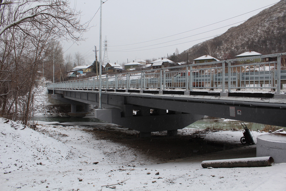 В Красноярске отремонтировали мост через Базаиху 1 В Красноярске отремонтировали мост через Базаиху 1