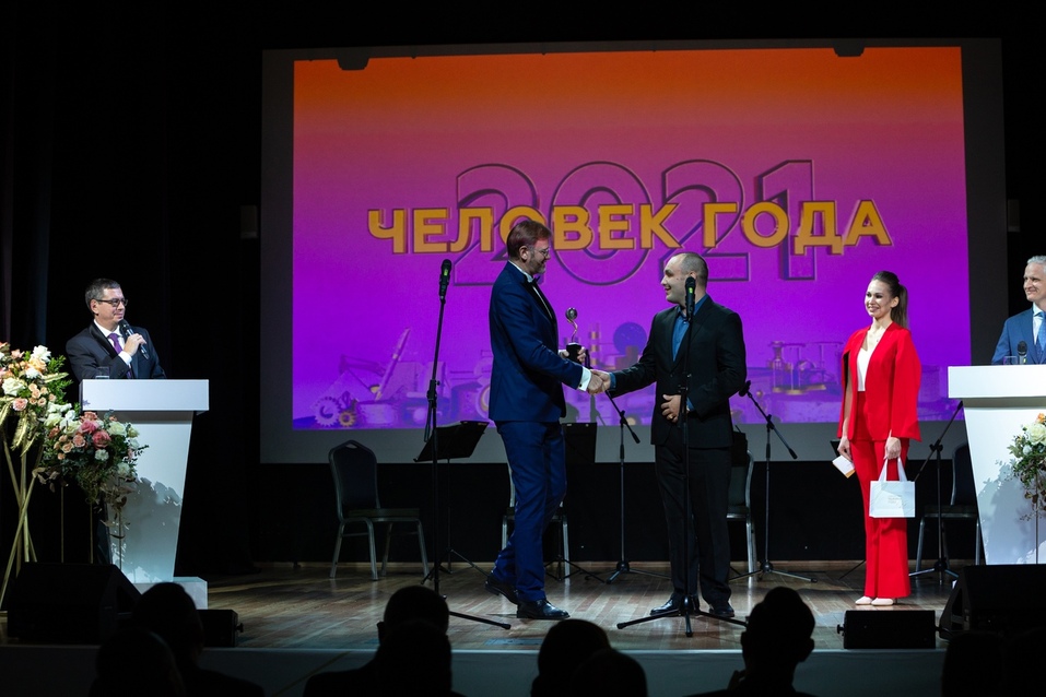 «Вместе нам все под силу, победим и пандемию». Как вручали премию «Человек года — 20/21» 18 «Вместе нам все под силу, победим и пандемию». Как вручали премию «Человек года — 20/21» 18