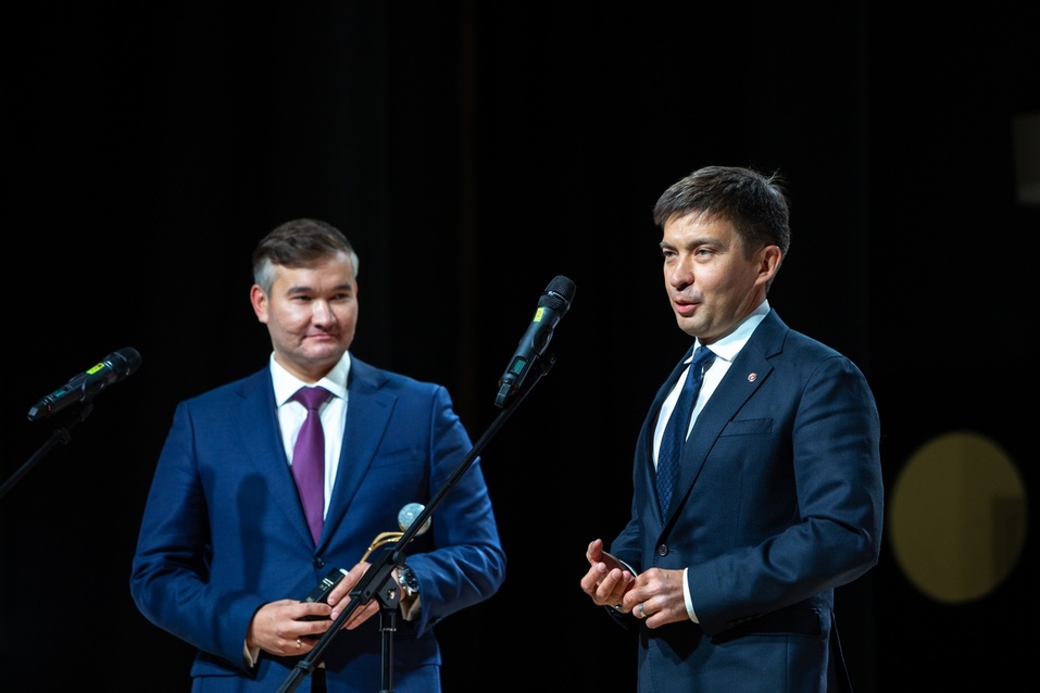 «Вместе нам все под силу, победим и пандемию». Как вручали премию «Человек года — 20/21» 21 «Вместе нам все под силу, победим и пандемию». Как вручали премию «Человек года — 20/21» 21