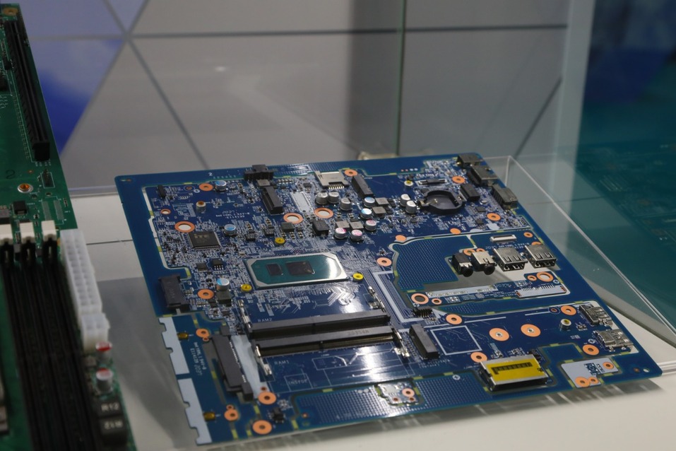 В Арзамасе начали делать ноутбуки, планшеты и серверы 4 В Арзамасе начали делать ноутбуки, планшеты и серверы 4