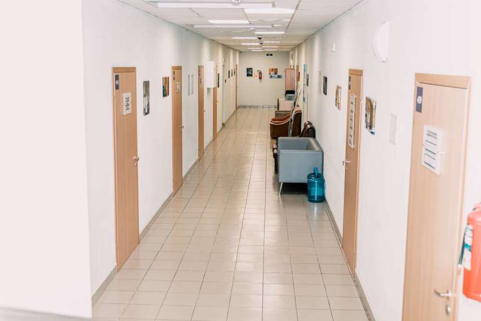 Жители регионов, как крепостные, привязаны к своим больницам. Но лечиться можно в столицах 1 Жители регионов, как крепостные, привязаны к своим больницам. Но лечиться можно в столицах 1