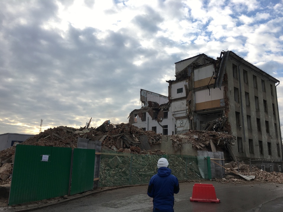 Исторической ценности у главного корпуса не было Исторической ценности у главного корпуса не было