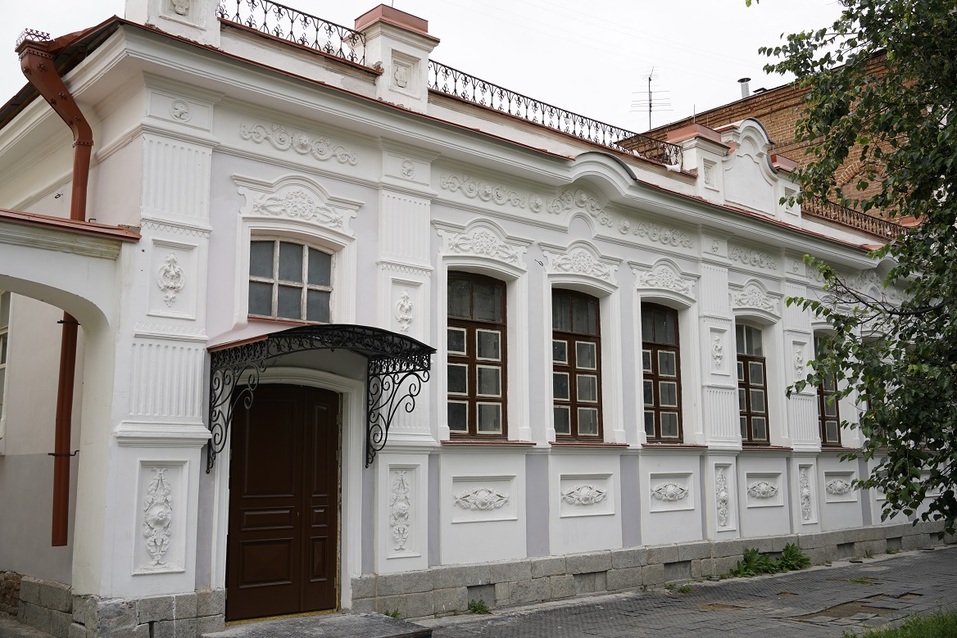 Фасад здания на ул. Пушкина, 5, где откроется Центр истории камнерезного искусства. Фото: ЕМИИ