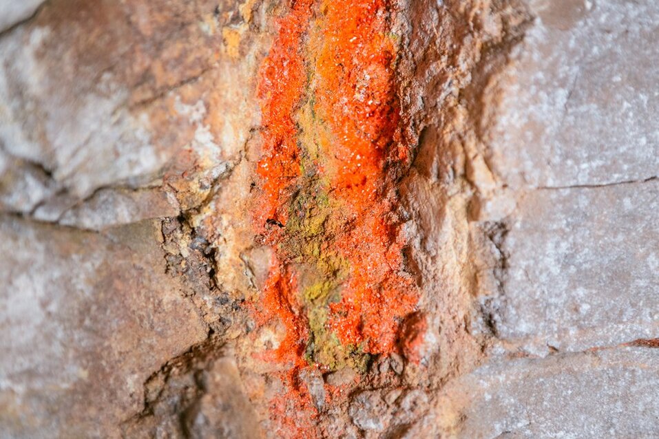 Крокоит. Фото: Александр Ежъ Осипов для ООО «Березовский рудник» Крокоит. Фото: Александр Ежъ Осипов для ООО «Березовский рудник»