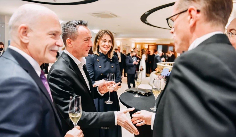 На аукционе «Екатерининская ассамблея» собрали рекордную сумму 1 На аукционе «Екатерининская ассамблея» собрали рекордную сумму 1