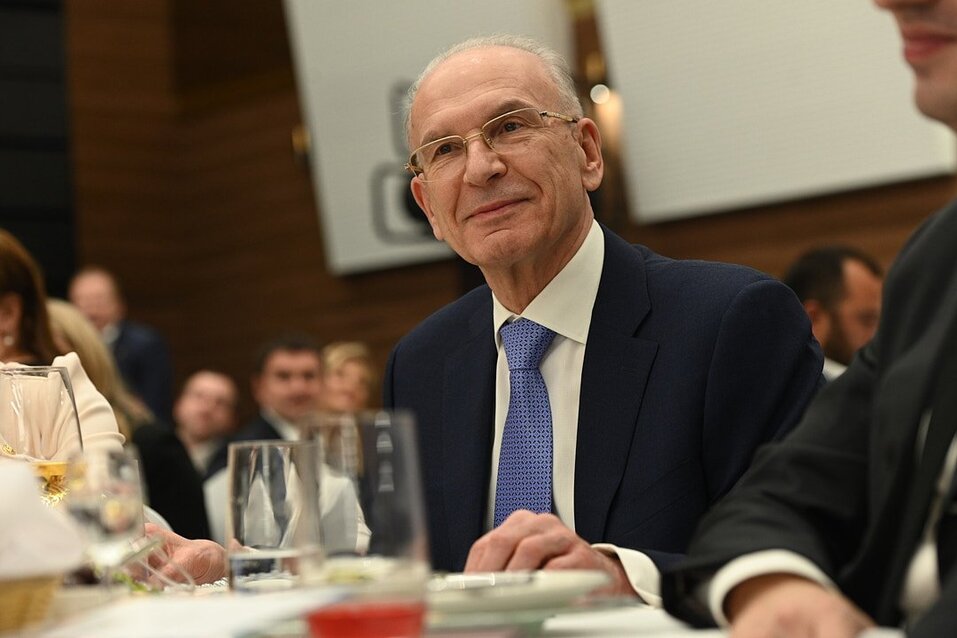 «Екатерининская ассамблея»: уникальная коллекция зажигалок Высоцкого и рекорд по сборам 18 «Екатерининская ассамблея»: уникальная коллекция зажигалок Высоцкого и рекорд по сборам 18