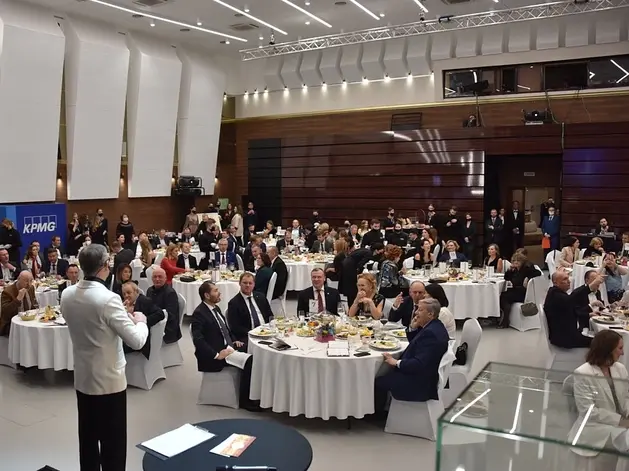 «Екатерининская ассамблея»: уникальная коллекция зажигалок Высоцкого и рекорд по сборам 13 «Екатерининская ассамблея»: уникальная коллекция зажигалок Высоцкого и рекорд по сборам 13