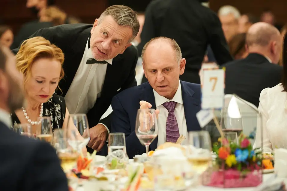 «Екатерининская ассамблея»: уникальная коллекция зажигалок Высоцкого и рекорд по сборам 15 «Екатерининская ассамблея»: уникальная коллекция зажигалок Высоцкого и рекорд по сборам 15