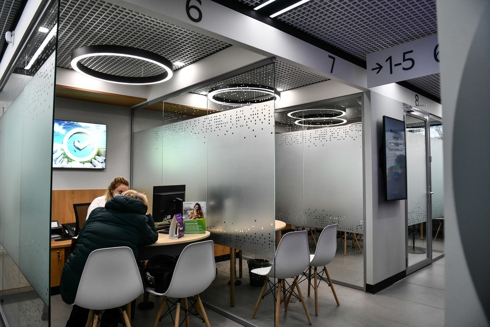 Зона обслуживания с перегородками Зона обслуживания с перегородками