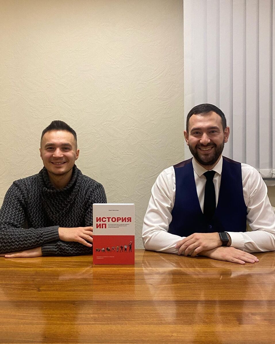 Пискулин и Машуков сидели за одной партой в школе Пискулин и Машуков сидели за одной партой в школе