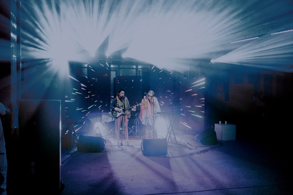 Свет, звук, мультимедиа: шоу продолжается 1 Свет, звук, мультимедиа: шоу продолжается 1