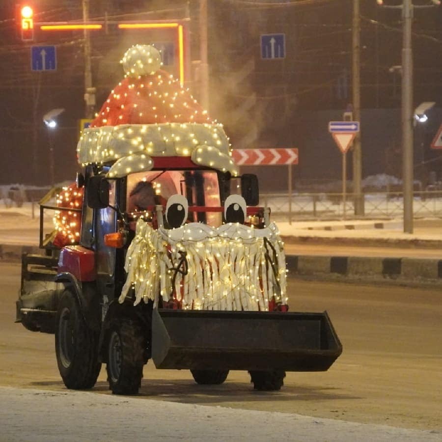 Дорожники Красноярска «нарядили» спецтехнику 1 Дорожники Красноярска «нарядили» спецтехнику 1