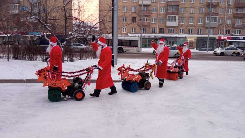 Дорожники Красноярска «нарядили» спецтехнику 2 Дорожники Красноярска «нарядили» спецтехнику 2