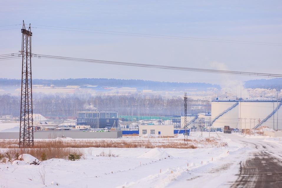 ЛЭП и битумный терминал ЛЭП и битумный терминал