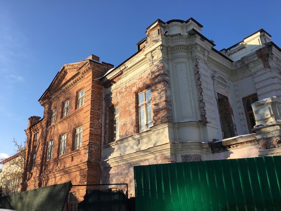 Дом давно ремонтируется Дом давно ремонтируется