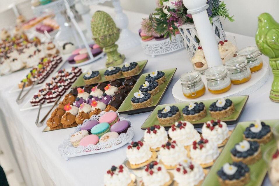 Блины с икрой, вегабрауни с авокадо и знаменитые макарунсы: в этом кафе готовят вкусно 2 Блины с икрой, вегабрауни с авокадо и знаменитые макарунсы: в этом кафе готовят вкусно 2