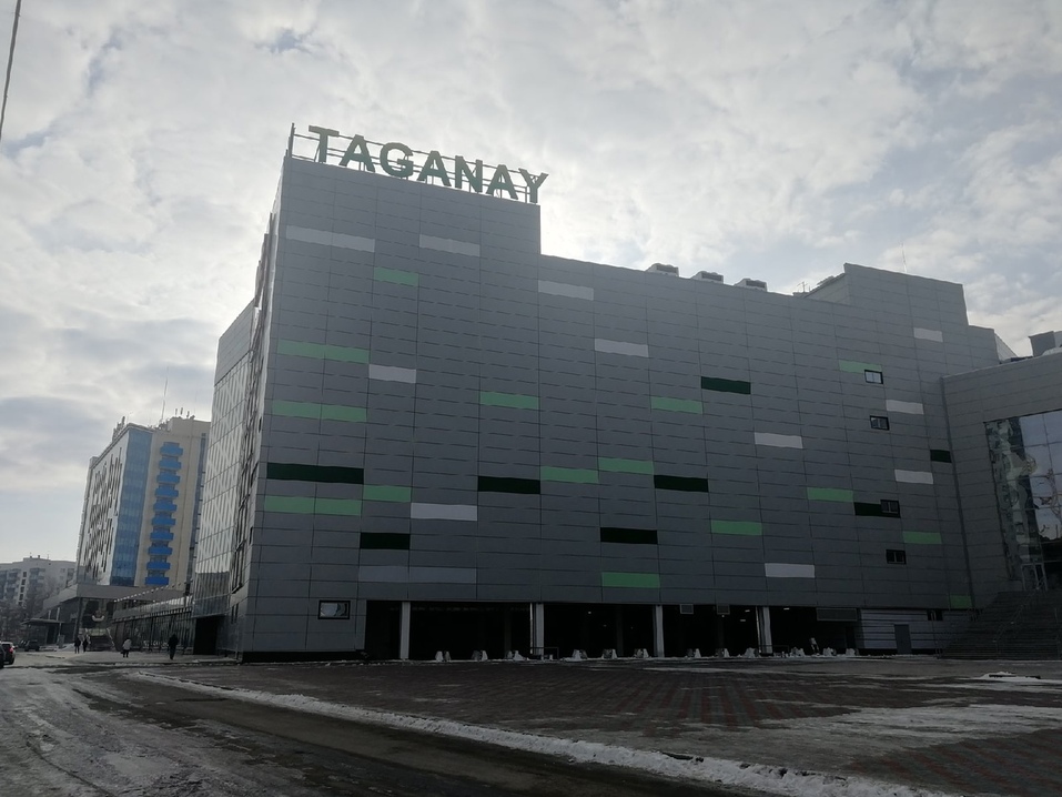 «Таганай» и пустота: в разгар кризиса в Челябинске открылся новый торговый комплекс. ФОТО 2
