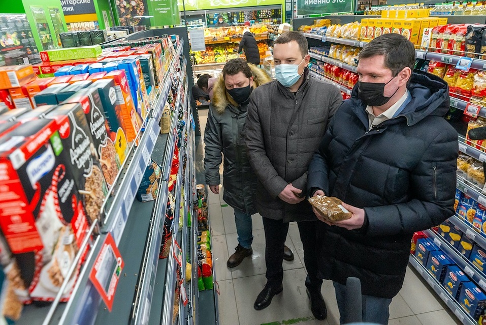 Депутаты Заксобрания прошлись по магазинам в Челябинске 1