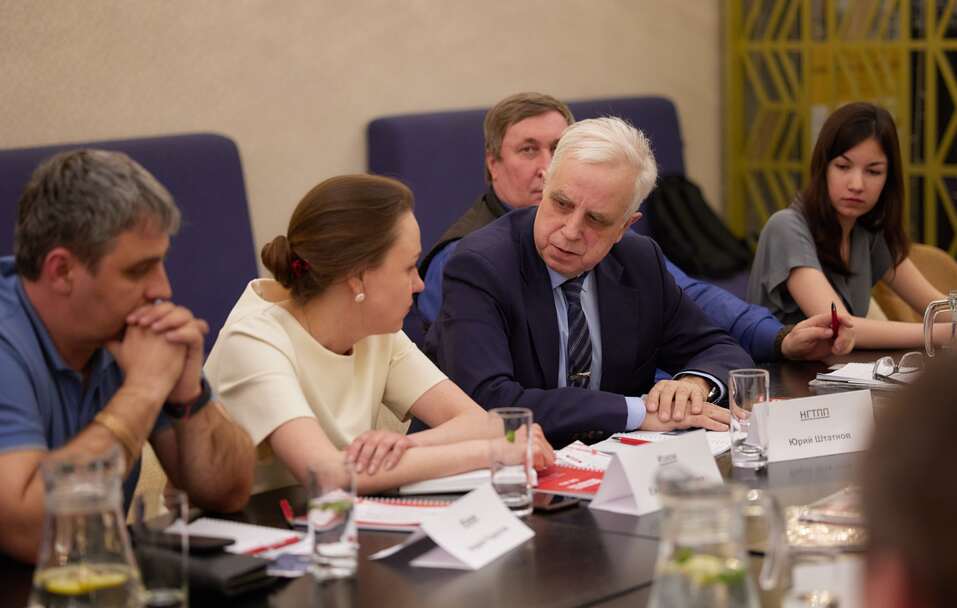 Через год все должно устаканиться. Но этот год нужно как-то прожить. Бизнес — об экономике 35 Через год все должно устаканиться. Но этот год нужно как-то прожить. Бизнес — об экономике 35