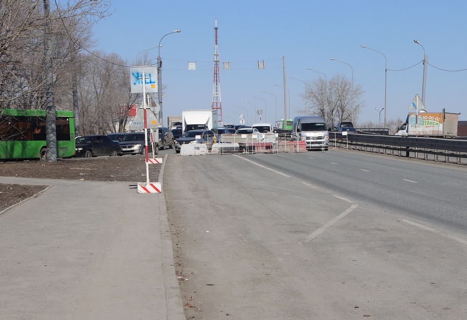 Проехать на этом участке сейчас нельзя, в ближайшее время здесь будут пробки Проехать на этом участке сейчас нельзя, в ближайшее время здесь будут пробки