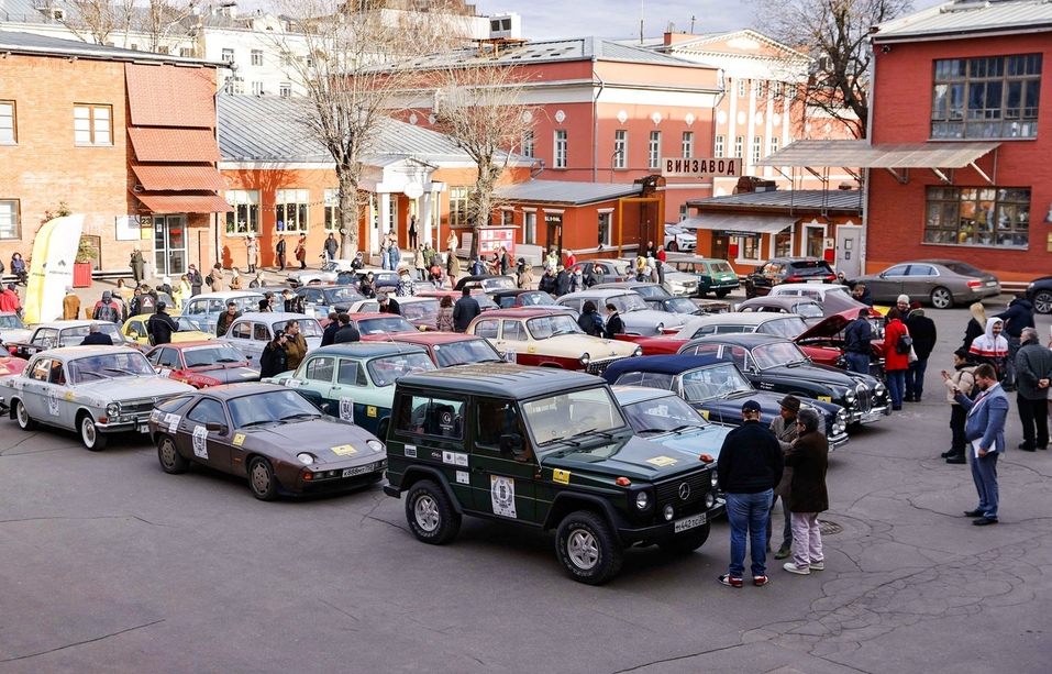 Уральский ювелирный бренд стал партнером столичной гонки исторических автомобилей 2