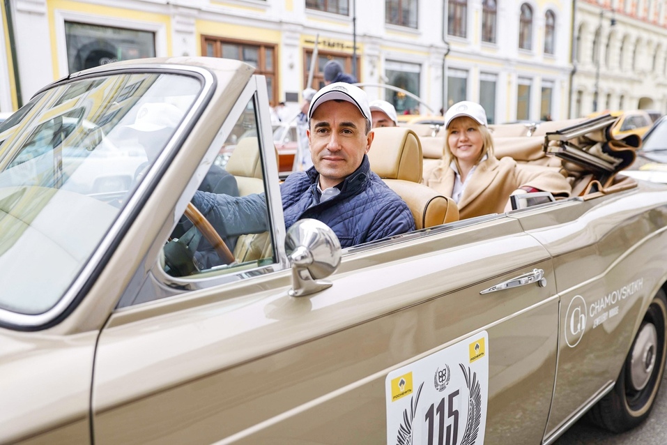 Уральский ювелирный бренд стал партнером столичной гонки исторических автомобилей 1