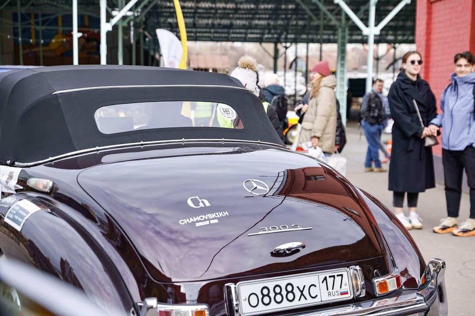 Уральский ювелирный бренд стал партнером столичной гонки исторических автомобилей 3