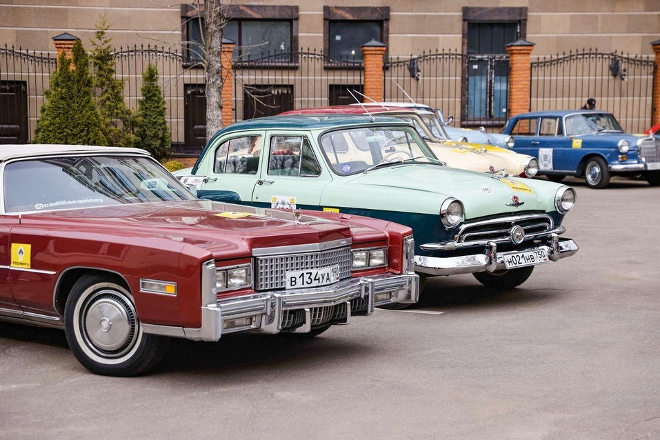 Уральский ювелирный бренд стал партнером столичной гонки исторических автомобилей 4