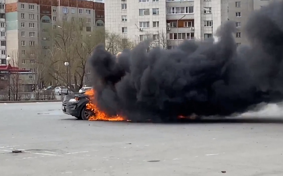 В результате пожара другие автомобили не пострадали В результате пожара другие автомобили не пострадали